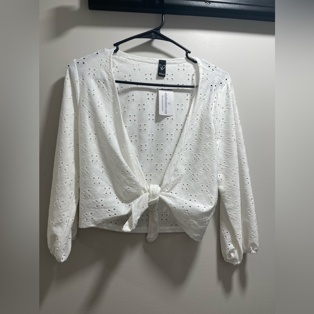 Mid sleeve tie crop top